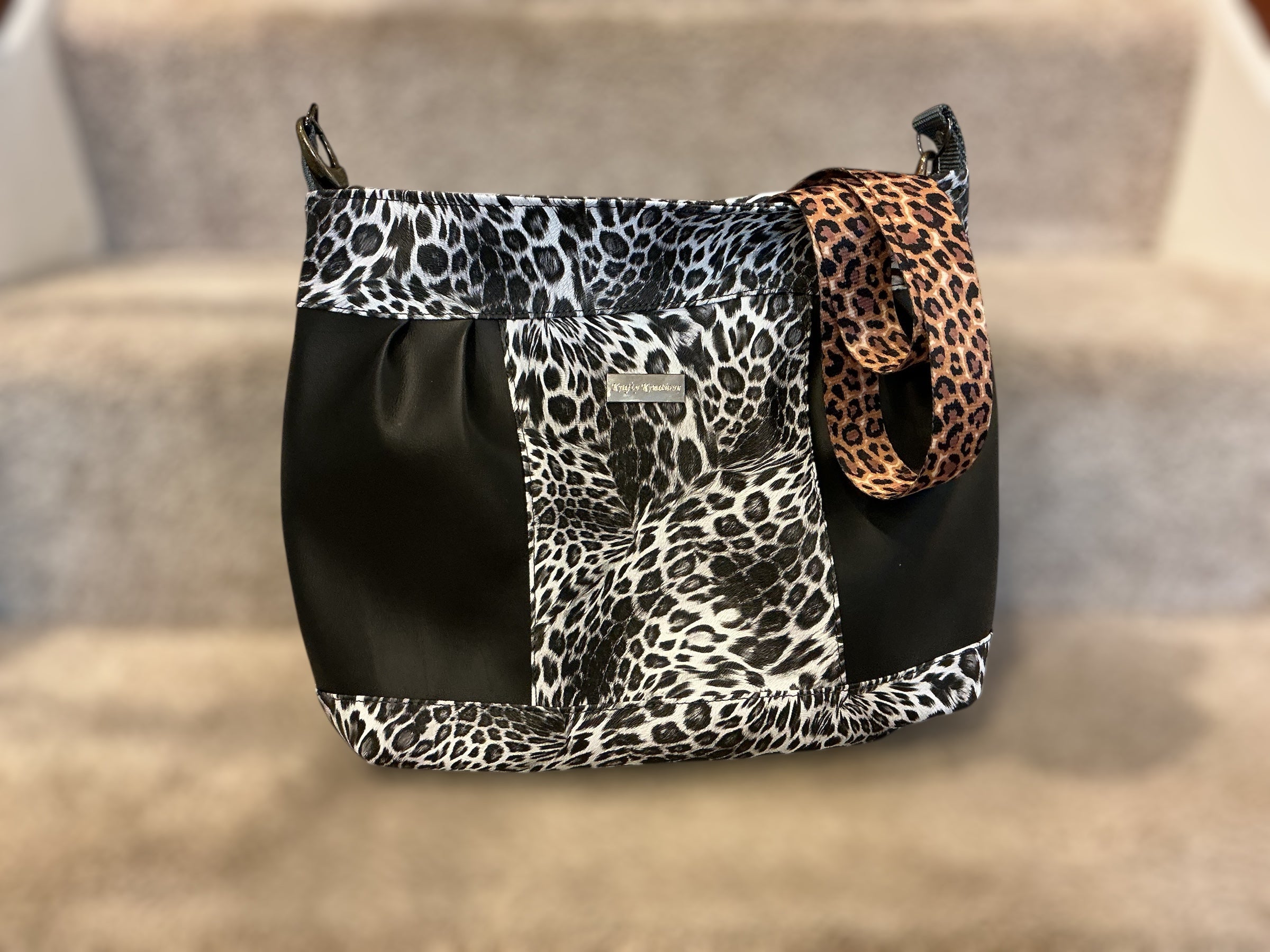 Zinnia Messanger Bag